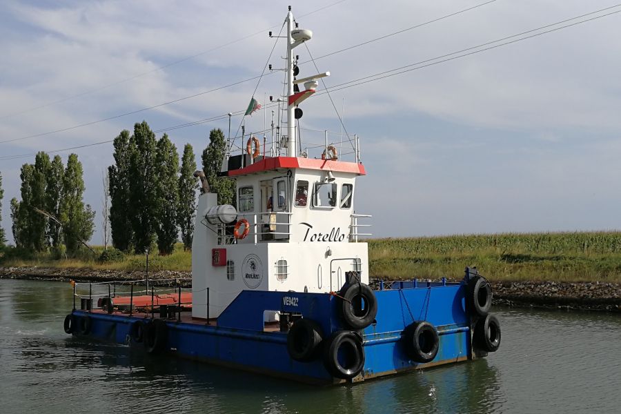 Push-type towboat tug Torello