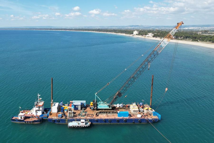 Submarine cables installation for offshore wind farm in Taranto