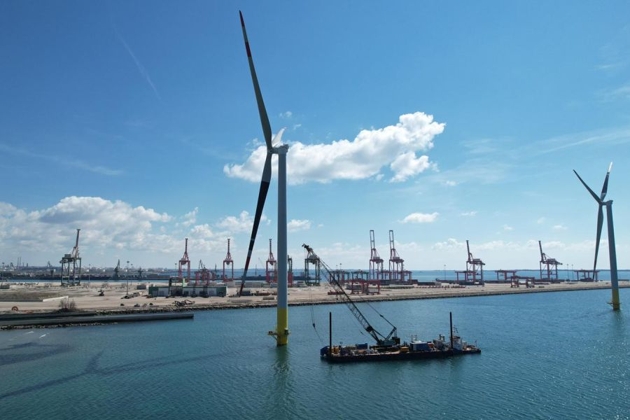 Submarine cables installation for offshore wind farm in Taranto