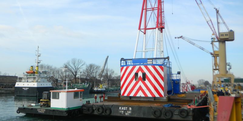 Maritime transport and lifting