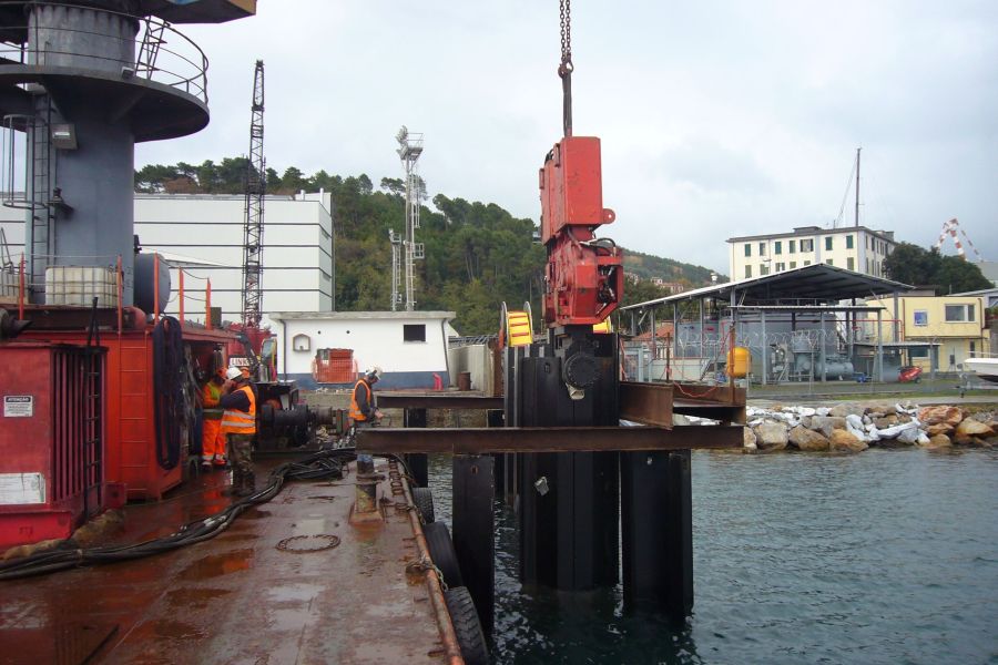 Sheet piles and large metal elements