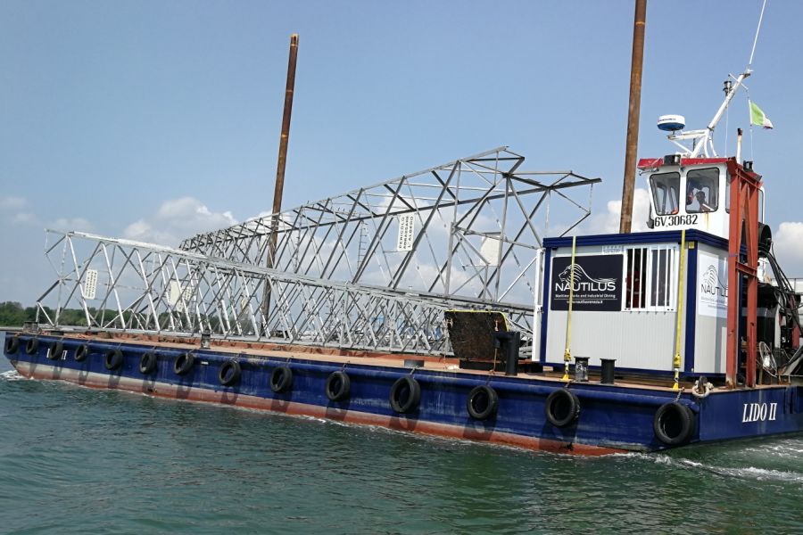 Removal of conductors and pylons in the Venice Lagoon